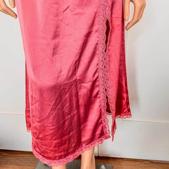 NWT-Francesca’s Bernice Fitted Pink Satin Lace Trim Slit Midi Skirt, X-Small - Picture 3 of 12